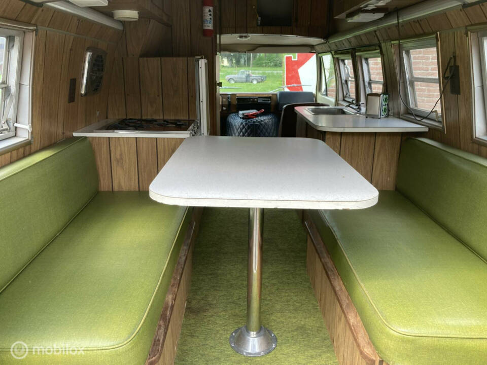 Image 37/50 of Ford Econoline E 300 (1971)