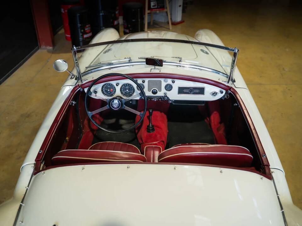 Image 7/17 of MG MGA Twin Cam (1958)
