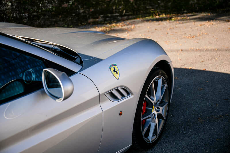 Image 37/44 de Ferrari California (2011)