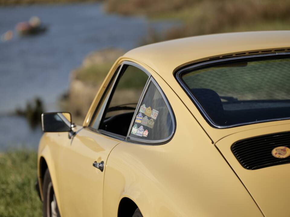 Image 15/77 de Porsche 911 2.7 S (1974)