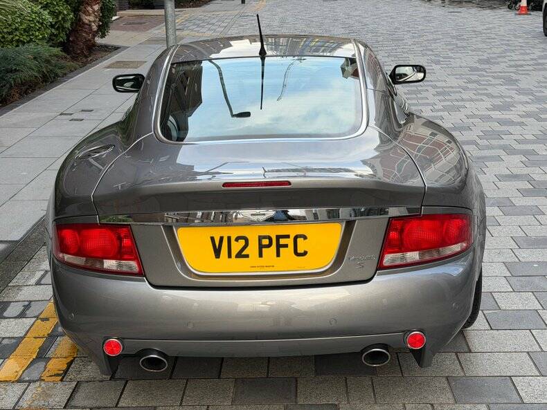 Image 14/49 of Aston Martin V12 Vanquish S (2005)