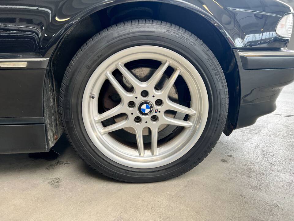 Immagine 39/48 di BMW 740i (2001)