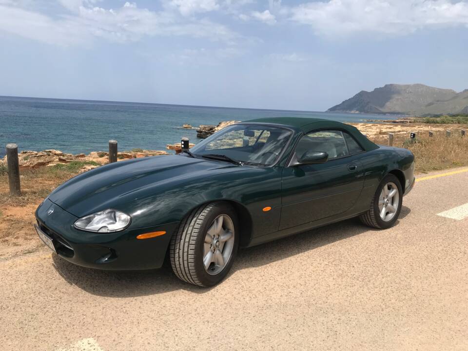 Image 21/22 of Jaguar XK8 4.0 (1996)