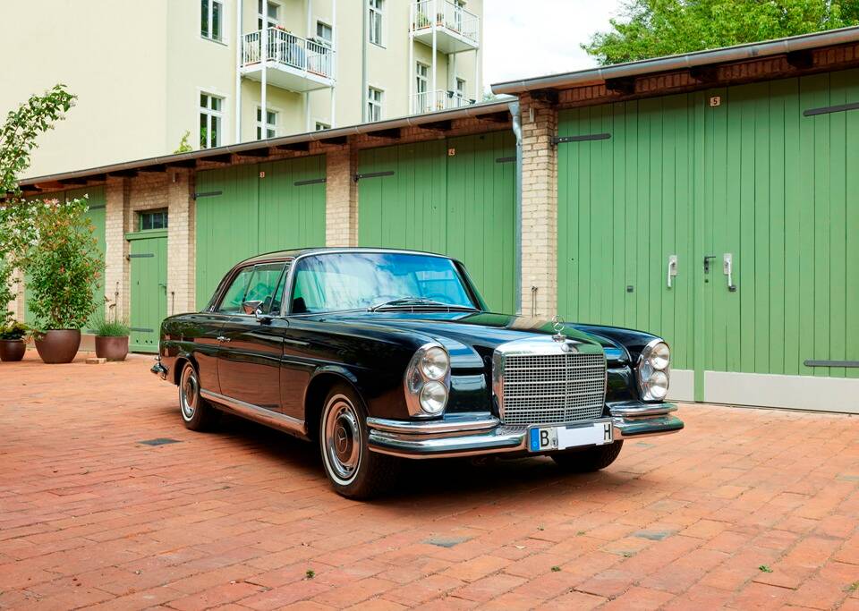 Image 10/188 of Mercedes-Benz 280 SE 3,5 (1971)