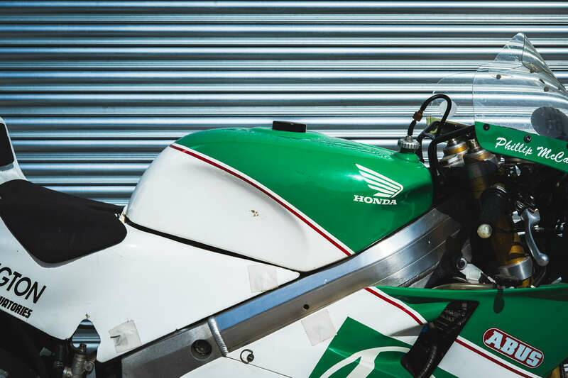 Image 25/50 of Honda VFR 750R RC 30 (1992)