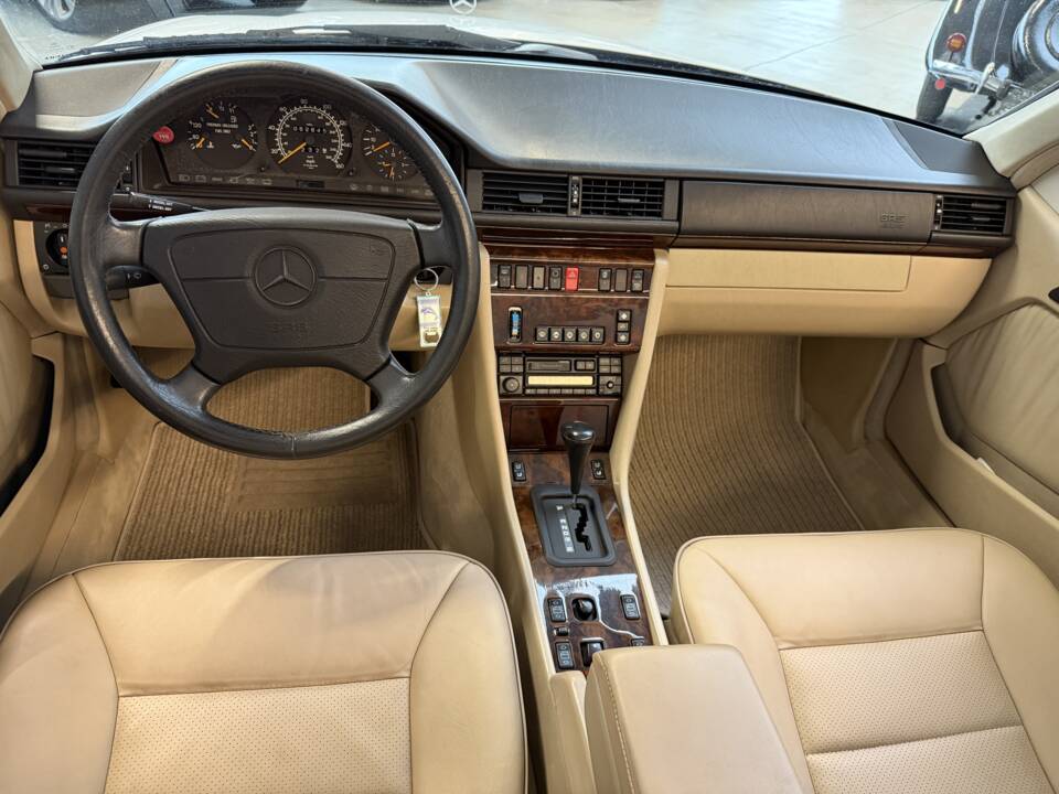 Bild 14/34 von Mercedes-Benz E 320 (1996)