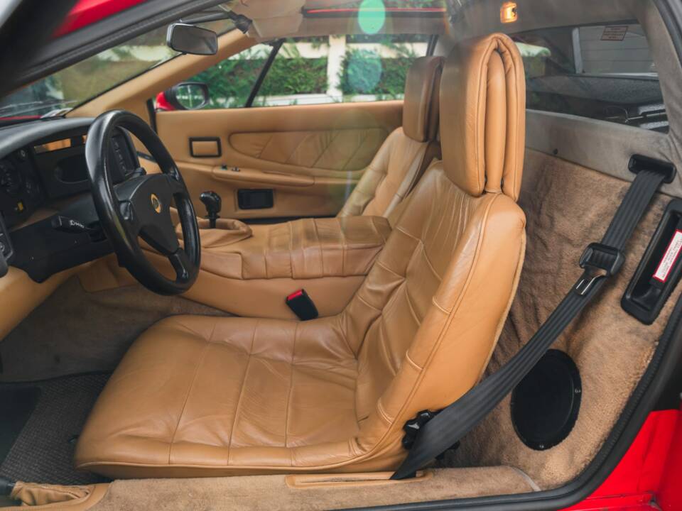Image 18/22 of Lotus Esprit Turbo HC (1989)