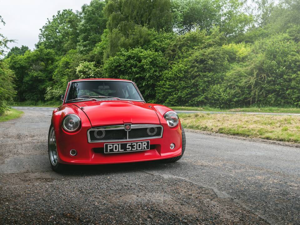 Image 14/50 of MG MGB GT V8 (1977)