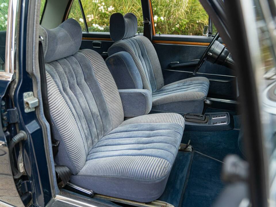 Image 24/50 of Mercedes-Benz 300 SEL 3.5 (1973)