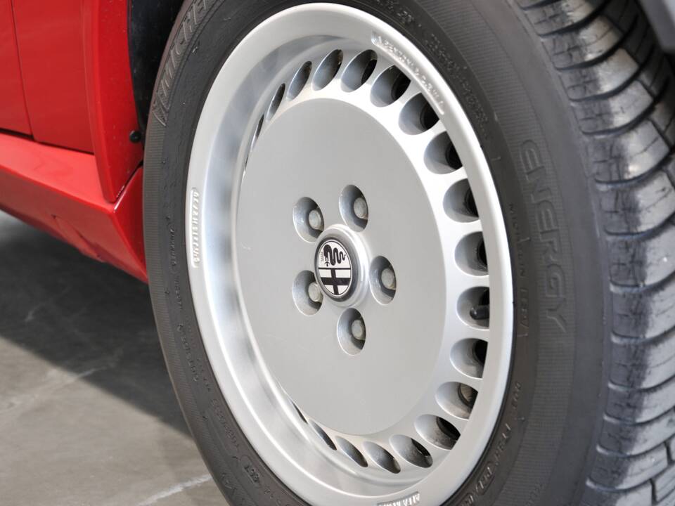 Bild 9/30 von Alfa Romeo 75 2.0 Twin Spark (1988)