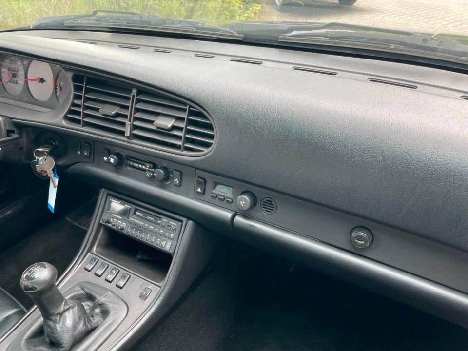 Image 15/20 of Porsche 944 S2 (1991)