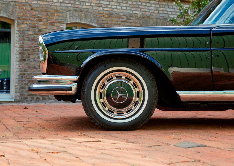Image 93/188 of Mercedes-Benz 280 SE 3,5 (1971)