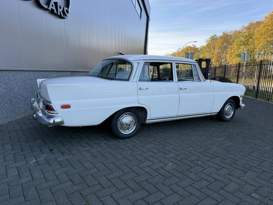 Bild 8/50 von Mercedes-Benz 230 (1968)
