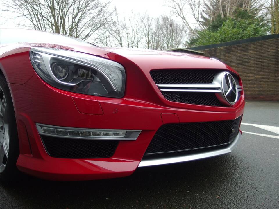 Image 13/99 of Mercedes-Benz SL 63 AMG (2012)