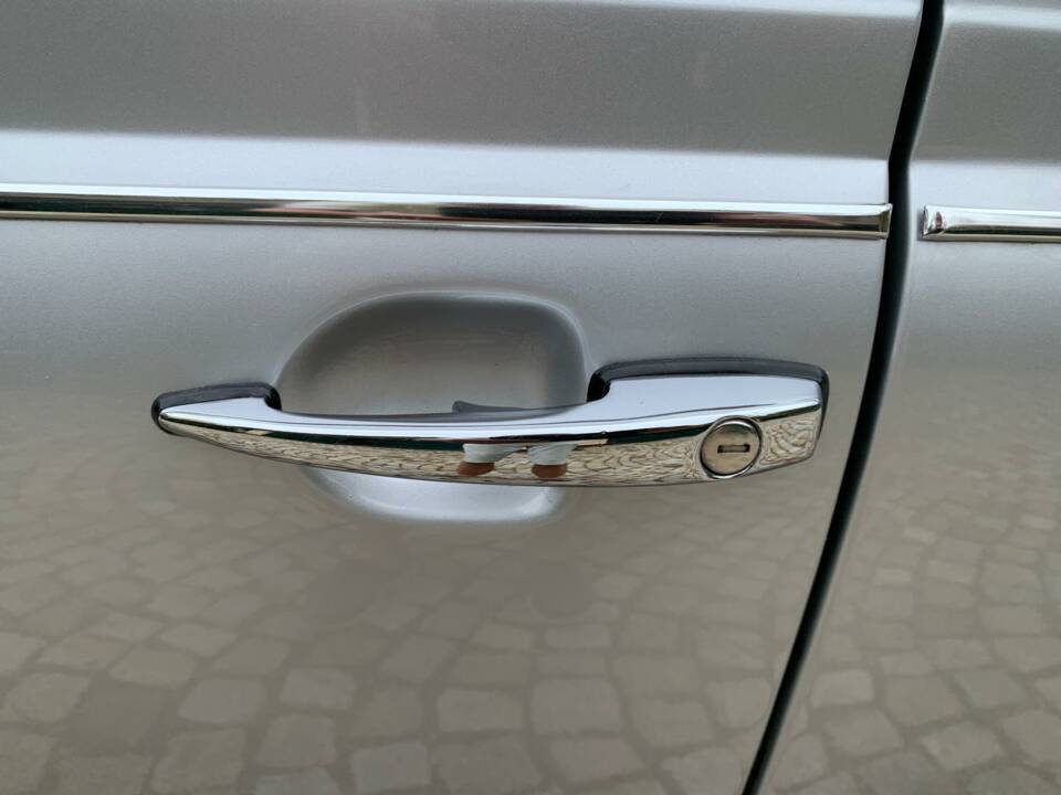 15 - Close-up door handle - Nahaufnahme Türgriff