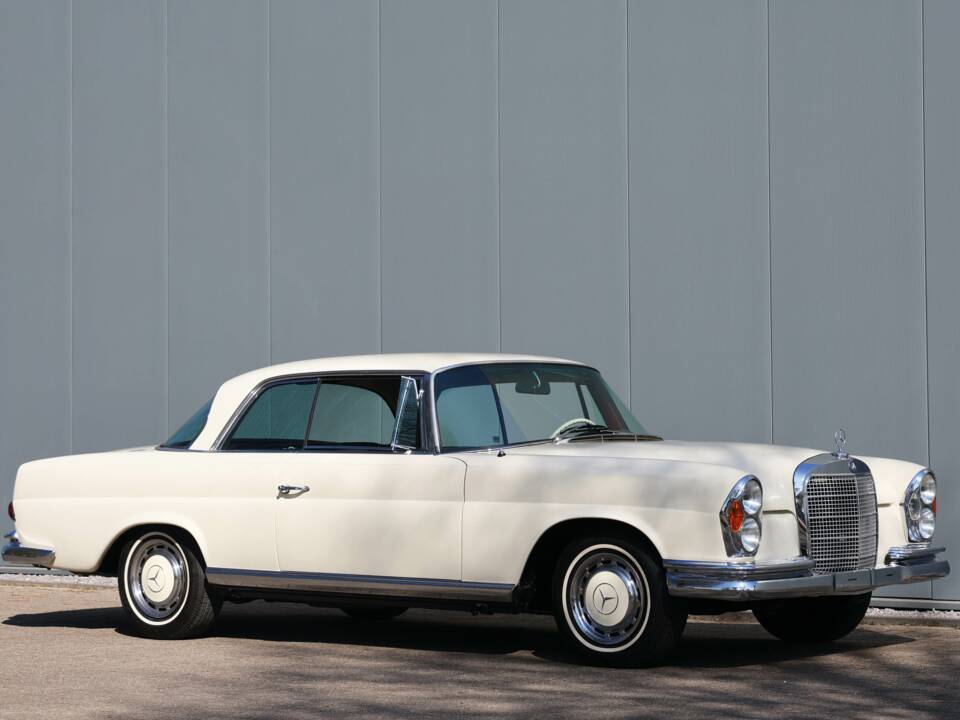 Imagen 2/43 de Mercedes-Benz 280 SE (1968)