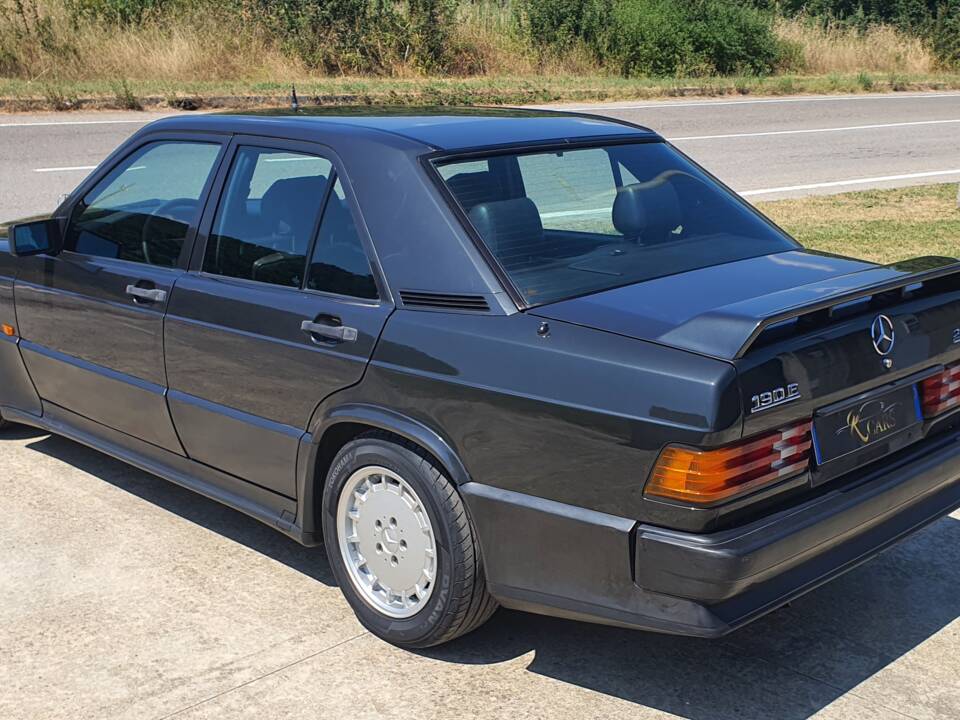 Imagen 7/30 de Mercedes-Benz 190 E 2.5-16 (1989)