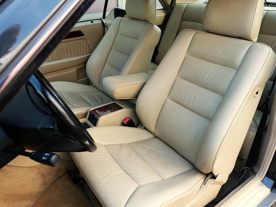 Image 10/63 of Mercedes-Benz 300 CE (1991)