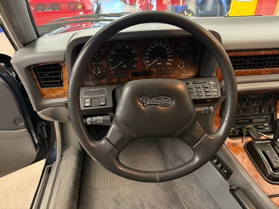 Image 9/18 of Jaguar XJ 6 4.0 (1990)