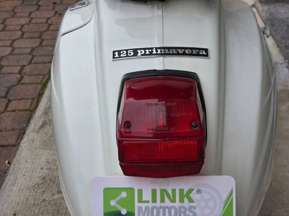 Image 18/29 of Piaggio Vespa 125 Primavera (1977)