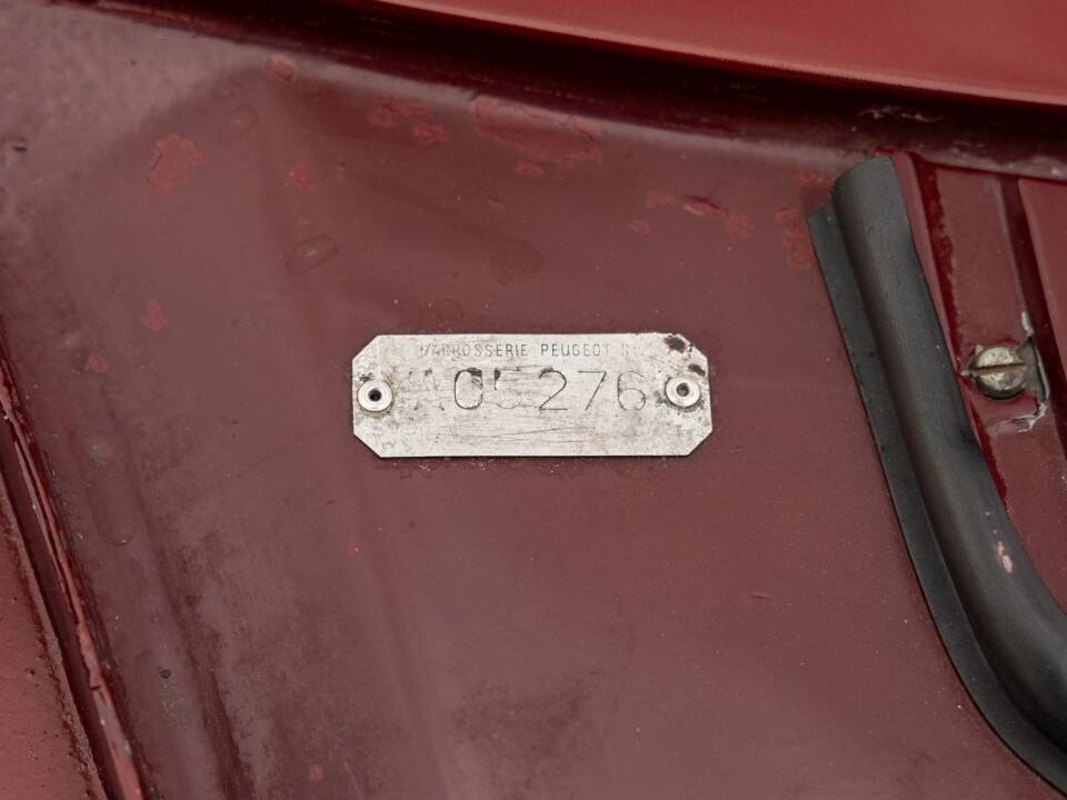 Image 22/45 of Peugeot 504 Convertible (1974)