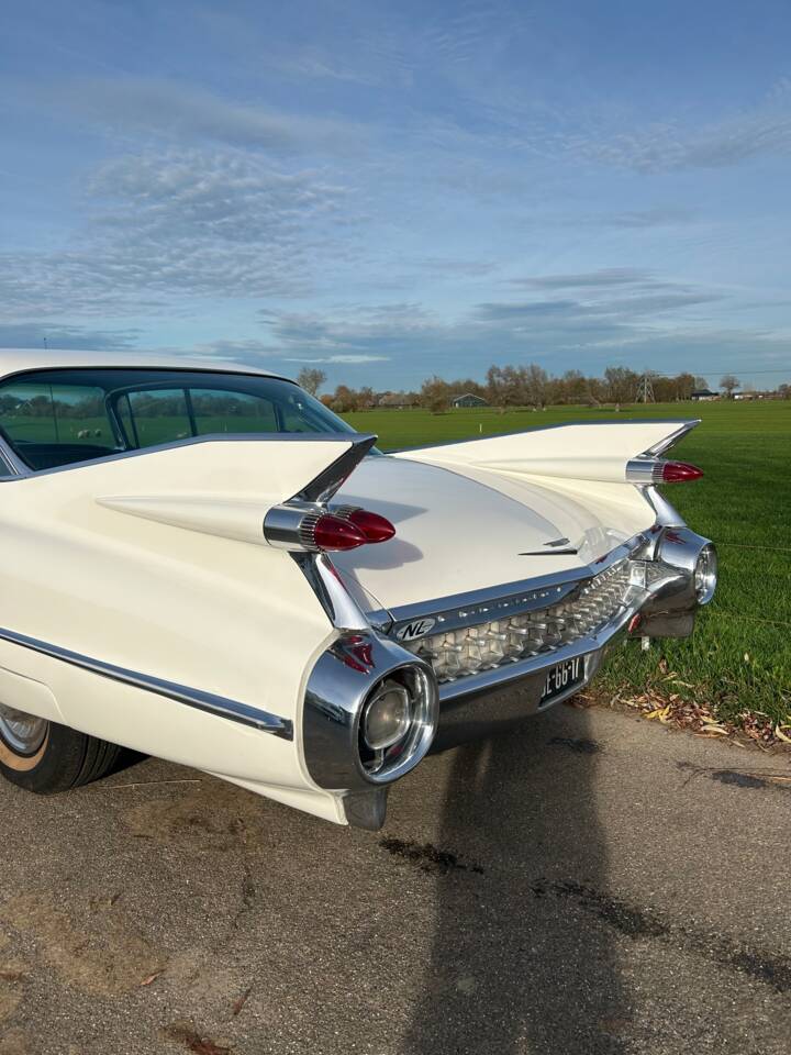 Image 29/56 of Cadillac Sedan DeVille (1959)