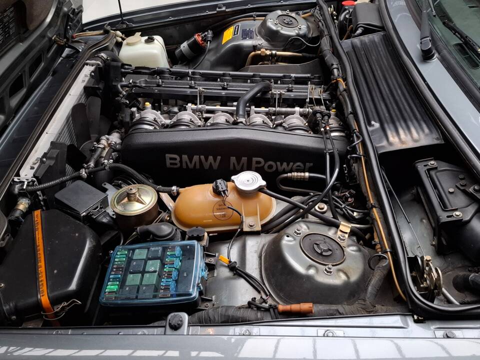 Image 25/33 of BMW M 635 CSi (1987)