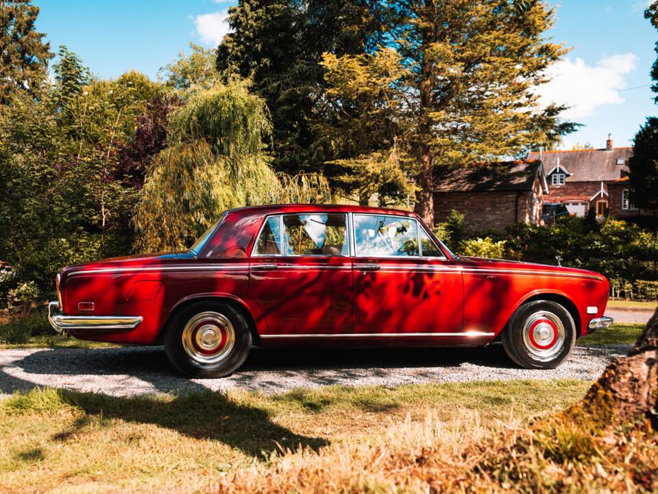 Immagine 18/50 di Rolls-Royce Silver Shadow I (1970)