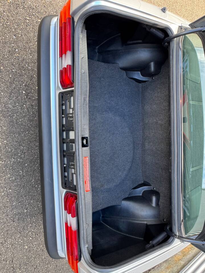 Bild 22/41 von Mercedes-Benz 190 E 2.0 (1992)