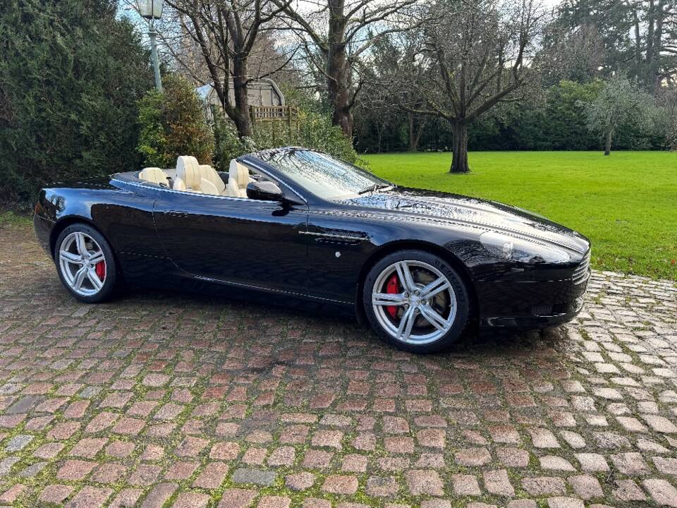 Image 18/37 de Aston Martin DB 9 Volante (2008)