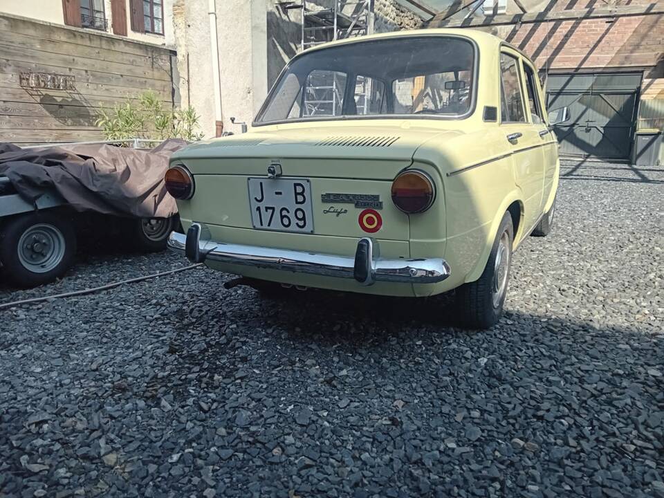 Image 6/8 of SEAT 850 Speciale (1974)