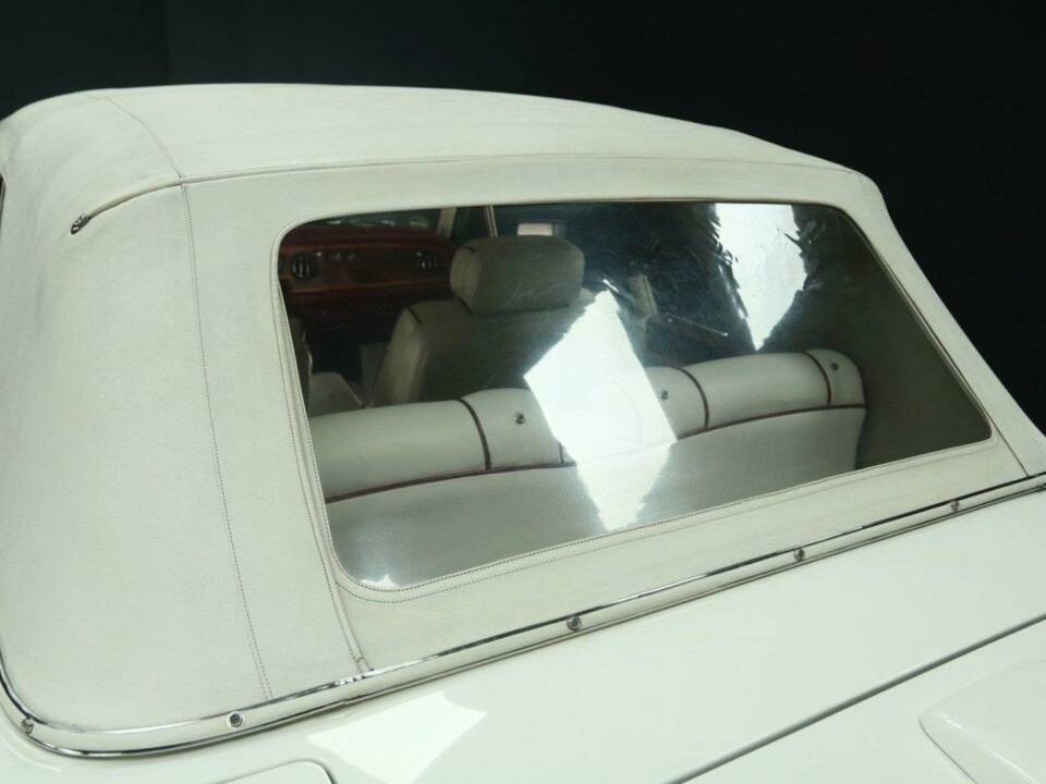 Image 42/50 of Rolls-Royce Corniche III (1991)