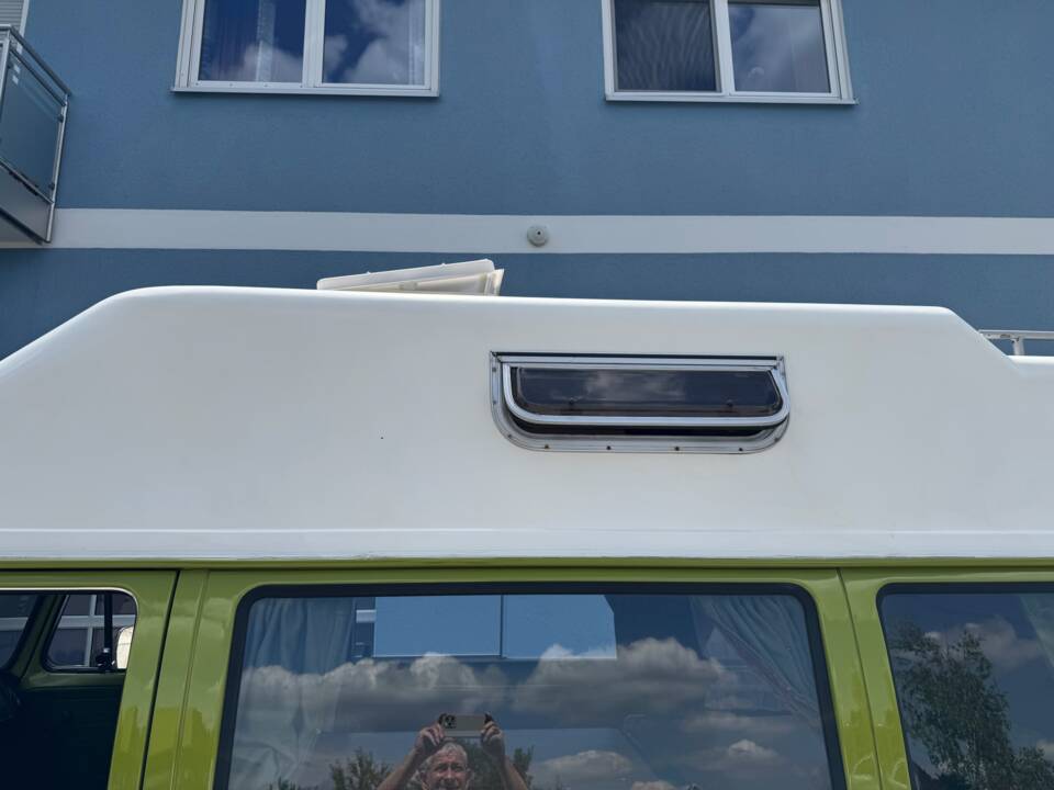 Image 49/100 of Volkswagen T2b Westfalia (1979)