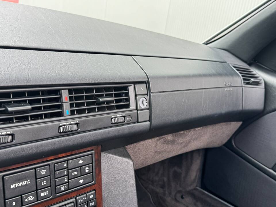 Bild 27/82 von Mercedes-Benz SL 320 (1995)