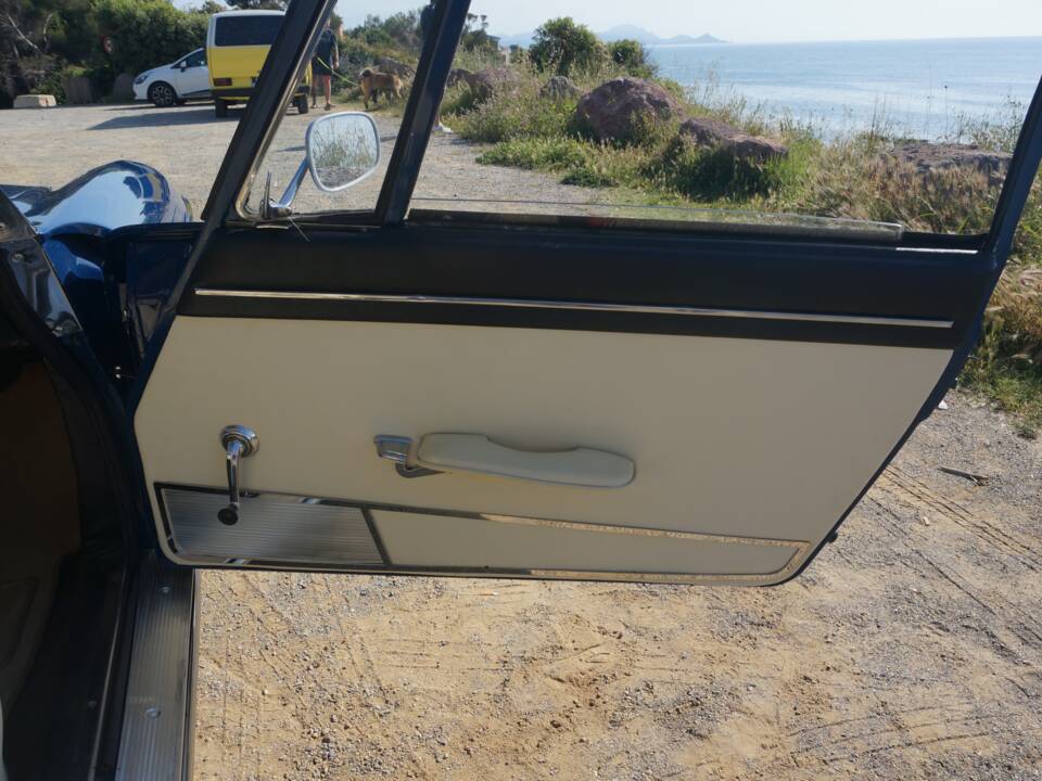 Image 24/46 of Peugeot 404 Coupé (1967)