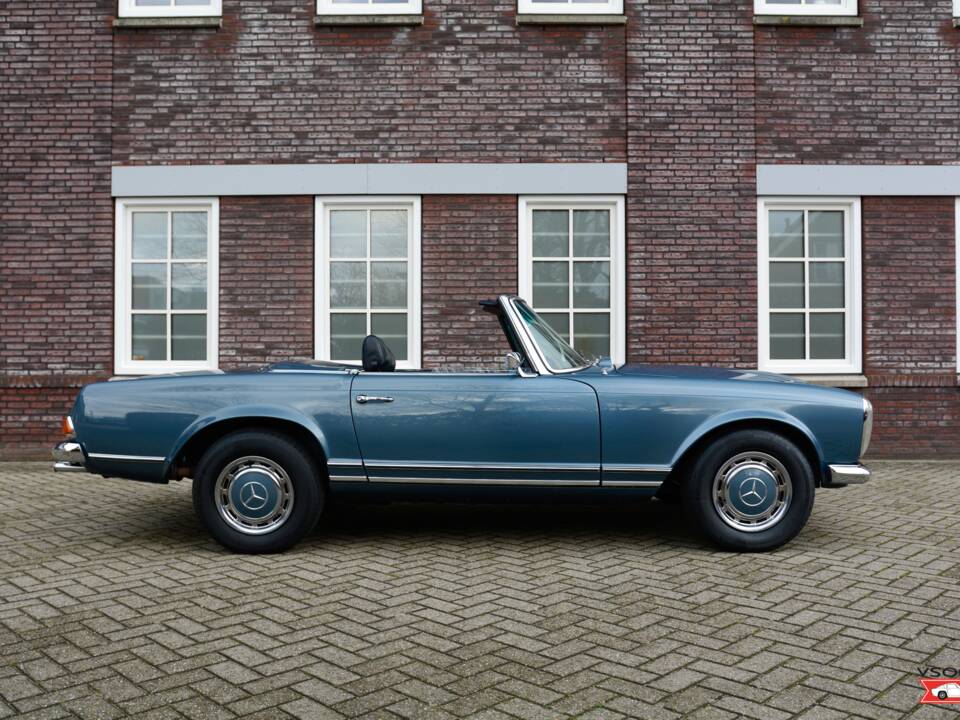 Image 7/26 de Mercedes-Benz 280 SL (1971)