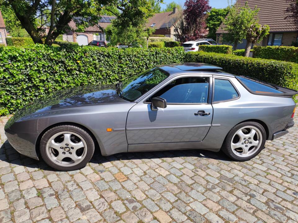 Bild 9/9 von Porsche 944 S2 (1990)