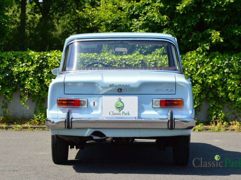 Image 4/50 de Alfa Romeo Giulia 1300 (1967)