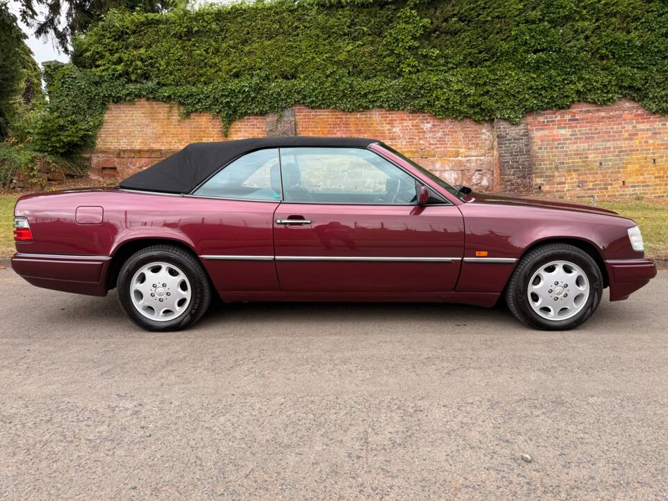 Bild 2/32 von Mercedes-Benz E 220 (1996)