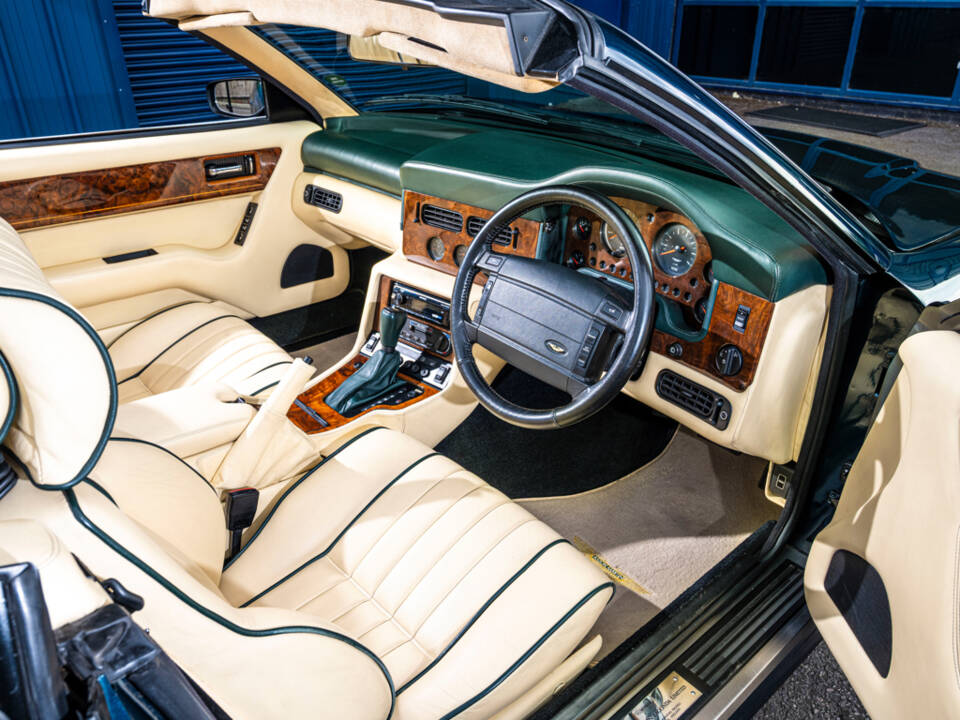 Bild 4/31 von Aston Martin Virage Volante (1995)