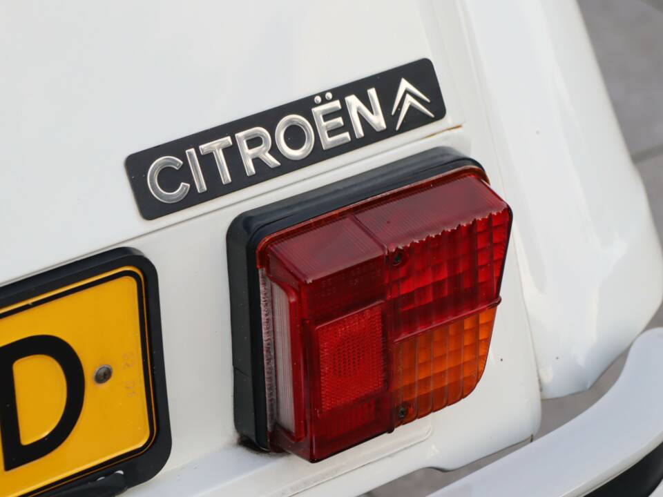 Image 30/50 of Citroën 2 CV 6 (1985)