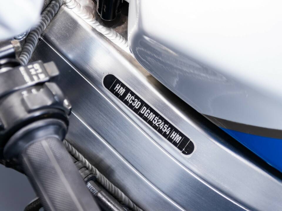 Bild 36/50 von Honda VFR 750R RC 30 (1988)