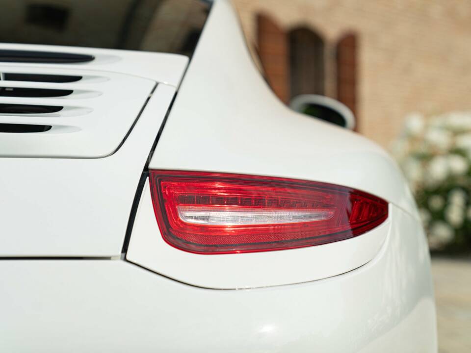 Image 16/50 of Porsche 911 Carrera (2009)