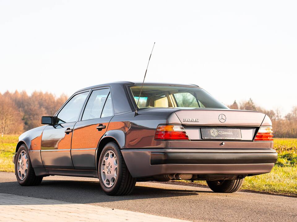 Bild 4/38 von Mercedes-Benz 500 E (1991)