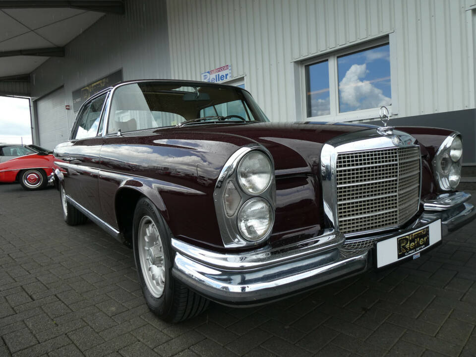 Image 17/22 of Mercedes-Benz 280 SE 3,5 (1971)