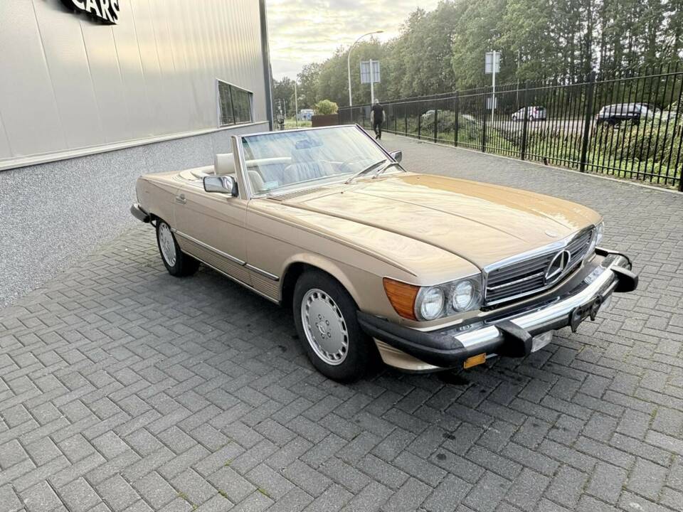 Image 13/50 of Mercedes-Benz 560 SL (1987)