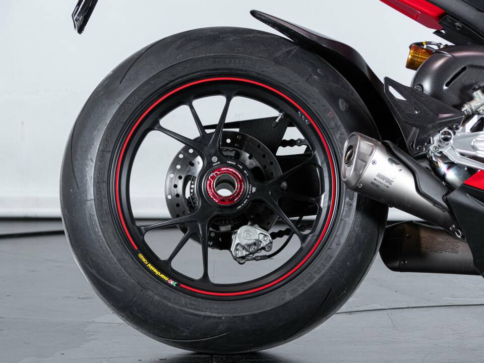 Image 37/50 of Ducati DUMMY (2018)