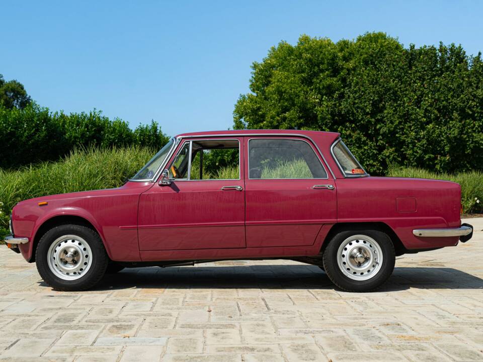 Image 4/50 of Alfa Romeo Giulia Nuova Super 1300 (1974)