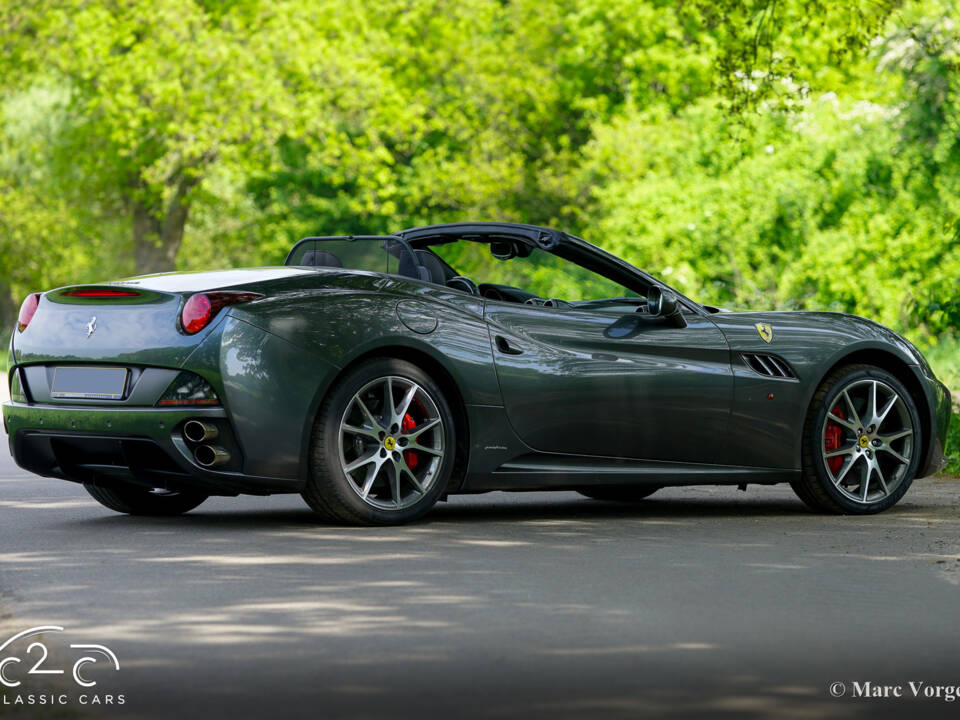 Image 63/85 de Ferrari California (2010)
