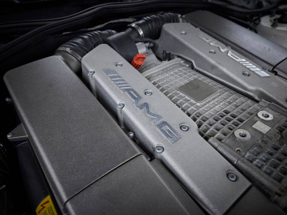 Image 98/99 de Mercedes-Benz SL 55 AMG (2005)